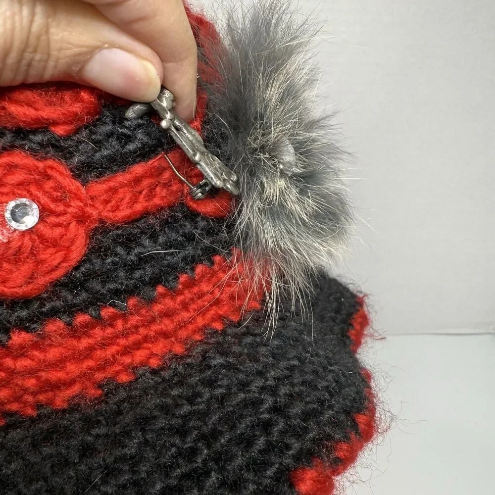 Vintage Black And Red Crocheted Embellishment Hat With Top Dog Removable Brooch - Picture 6 of 7